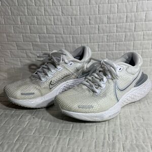 Women's Nike ZoomX Invincible Run Flyknit 2 sneakers in white and silver